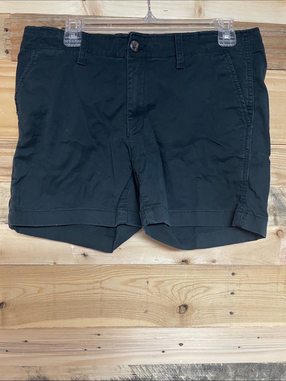 GAP size 8 Black Mid-rise Stretchy 4.5” Inseam Chino Shorts with Pockets